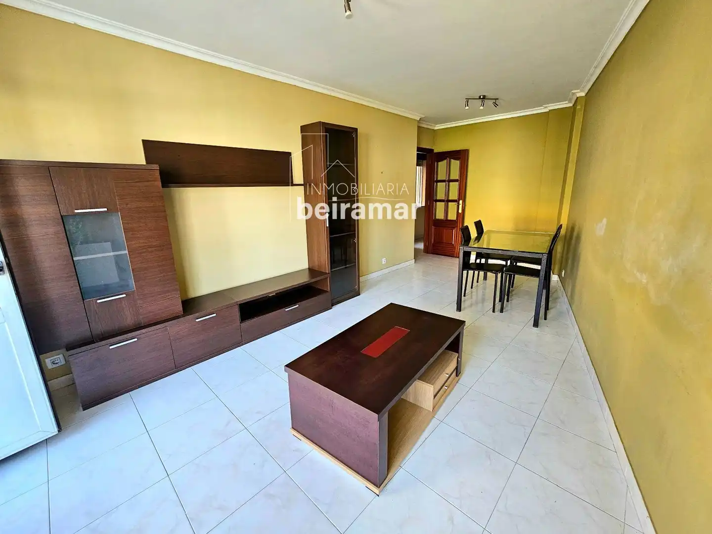Vista exterior de Piso en venta en Ribeira con Calefacción, Terraza y Trastero