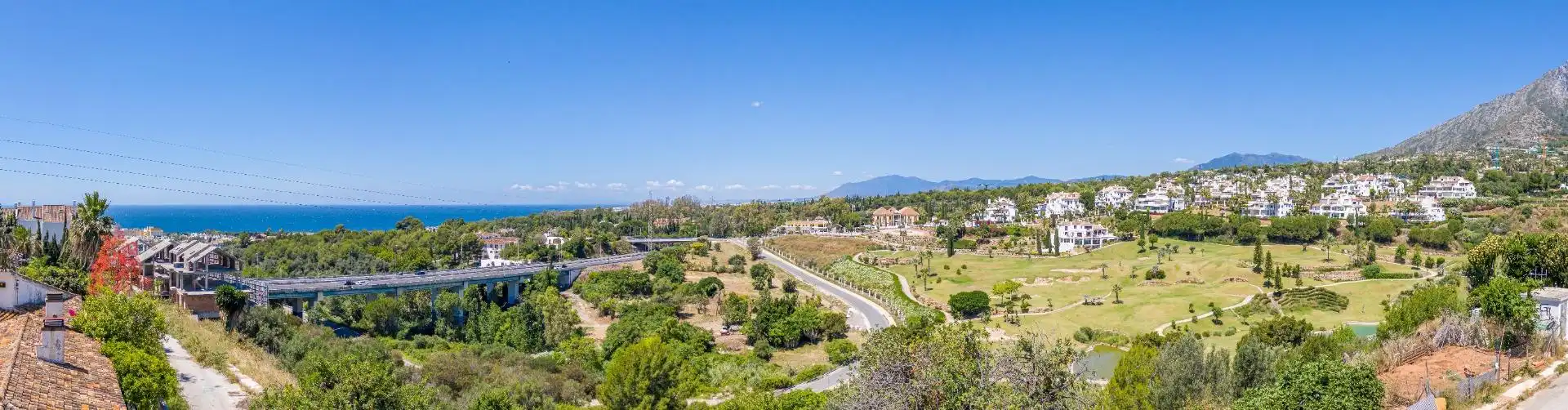 Vista exterior de Casa o xalet en venda en Marbella amb Aire condicionat, Calefacció i Jardí privat