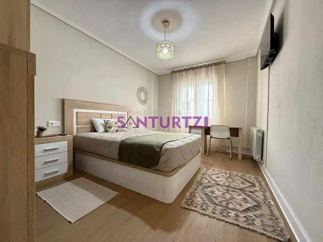 Bedroom of Flat for rent in Santurtzi   with Heating and Balcony