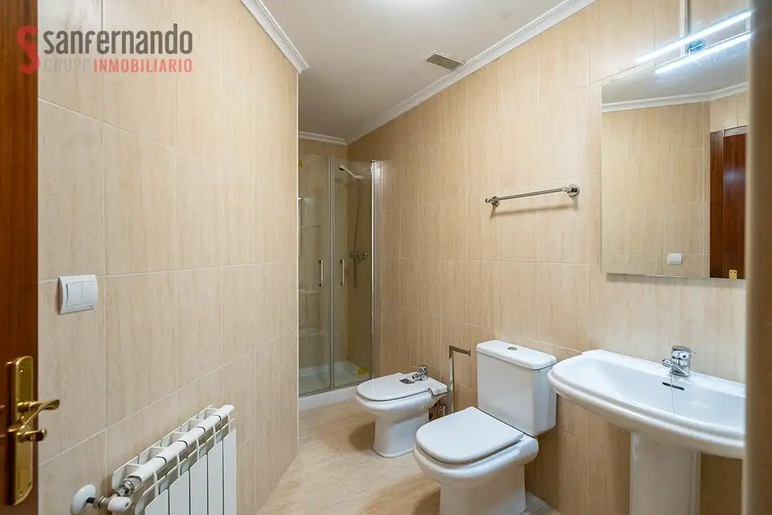 Baño de Dúplex en venta en Torrelavega  con Calefacción, Trastero y Balcón