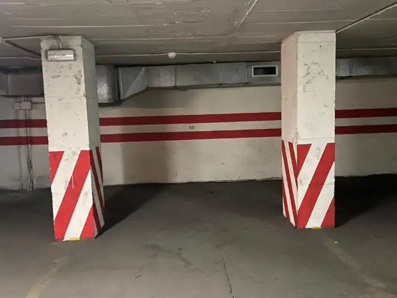 Parkplatz von Garage zum Verkauf in Sevilla