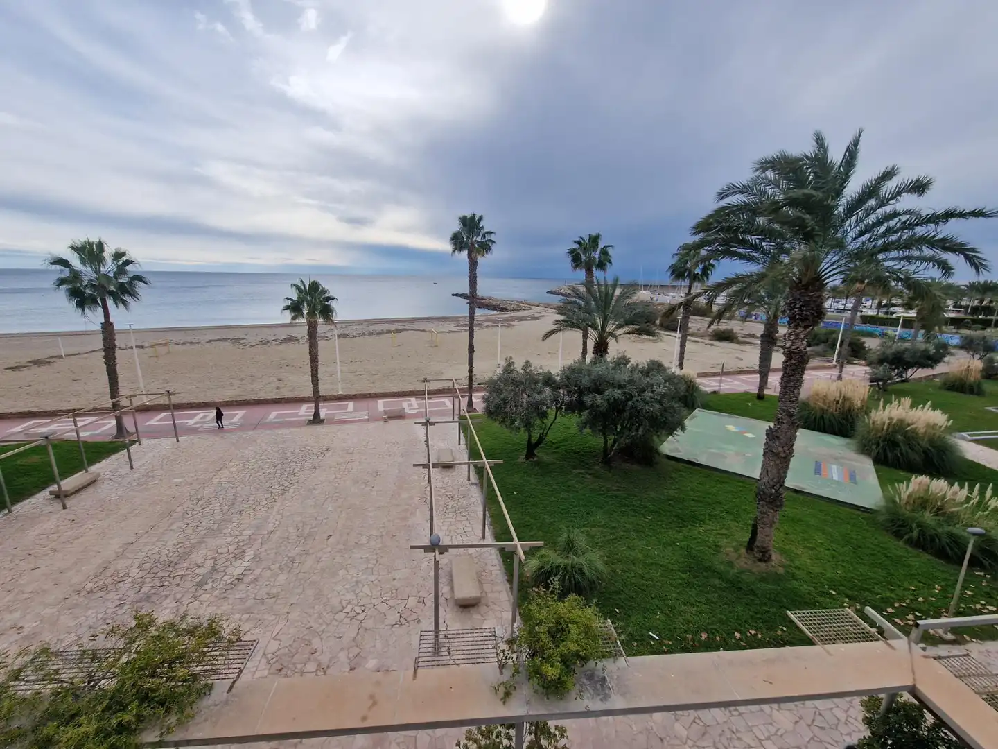 Außenansicht von Wohnung zur Miete in Águilas mit Balkon und Gemeinschaftspool