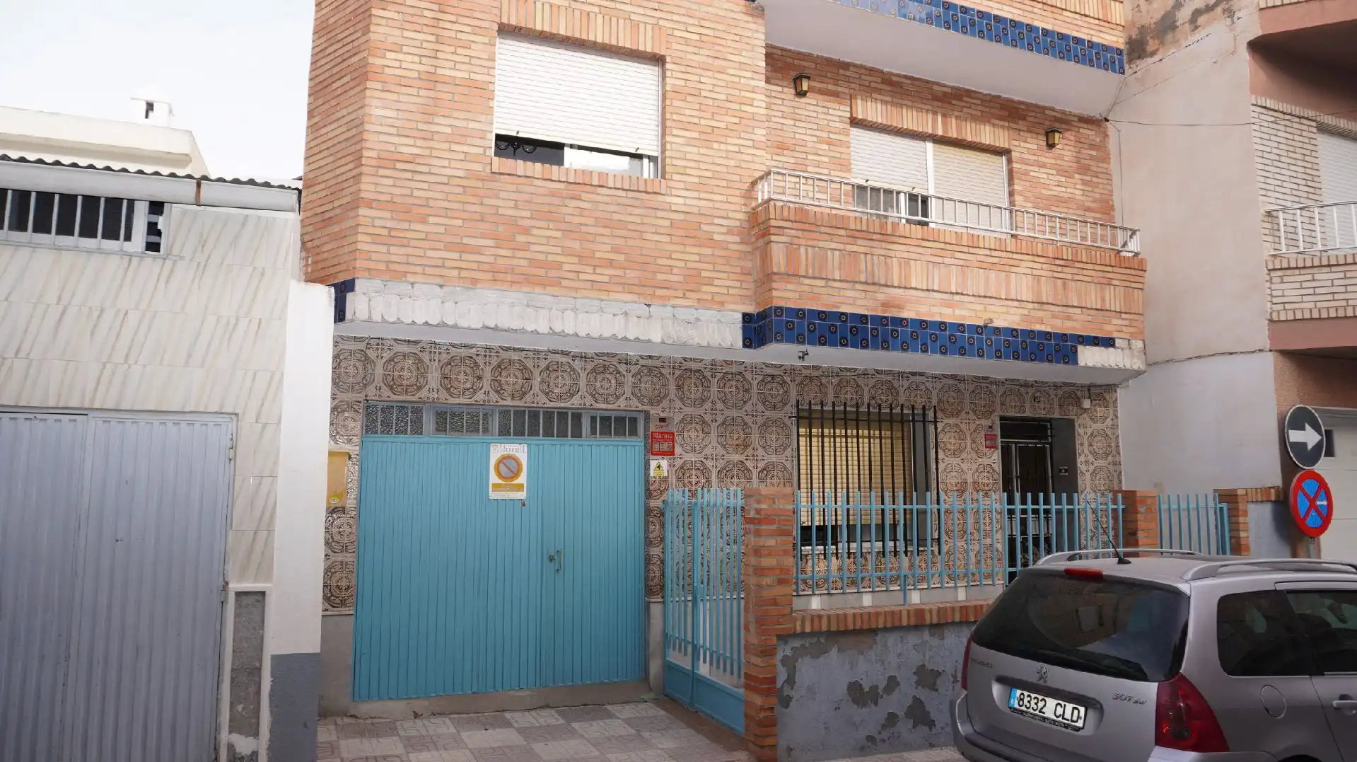 Vista exterior de Casa adosada en venda en Motril amb Terrassa