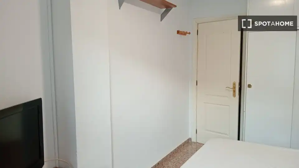Dormitori de Pis per a compartir en Valencia amb Aire condicionat, Calefacció i Terrassa