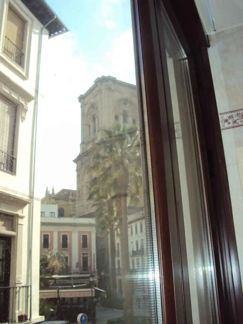 Vista exterior de Estudi de lloguer en Granada amb Calefacció, Moblat i Rentadora