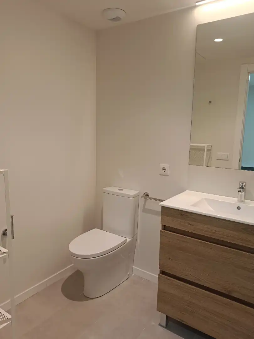 Badezimmer von Wohnung zur Miete in Mataró mit Klimaanlage, Heizung und Parkett