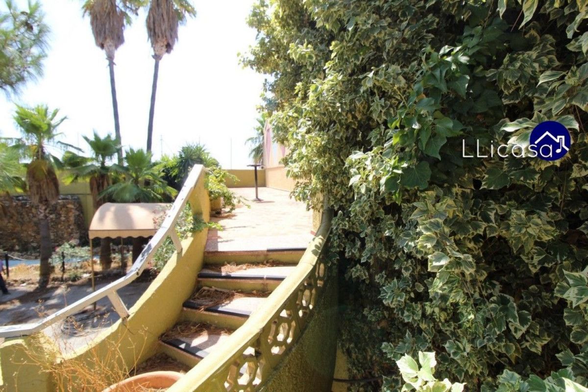 Terrassa de Local en venda en La Pobla de Vallbona amb Aire condicionat