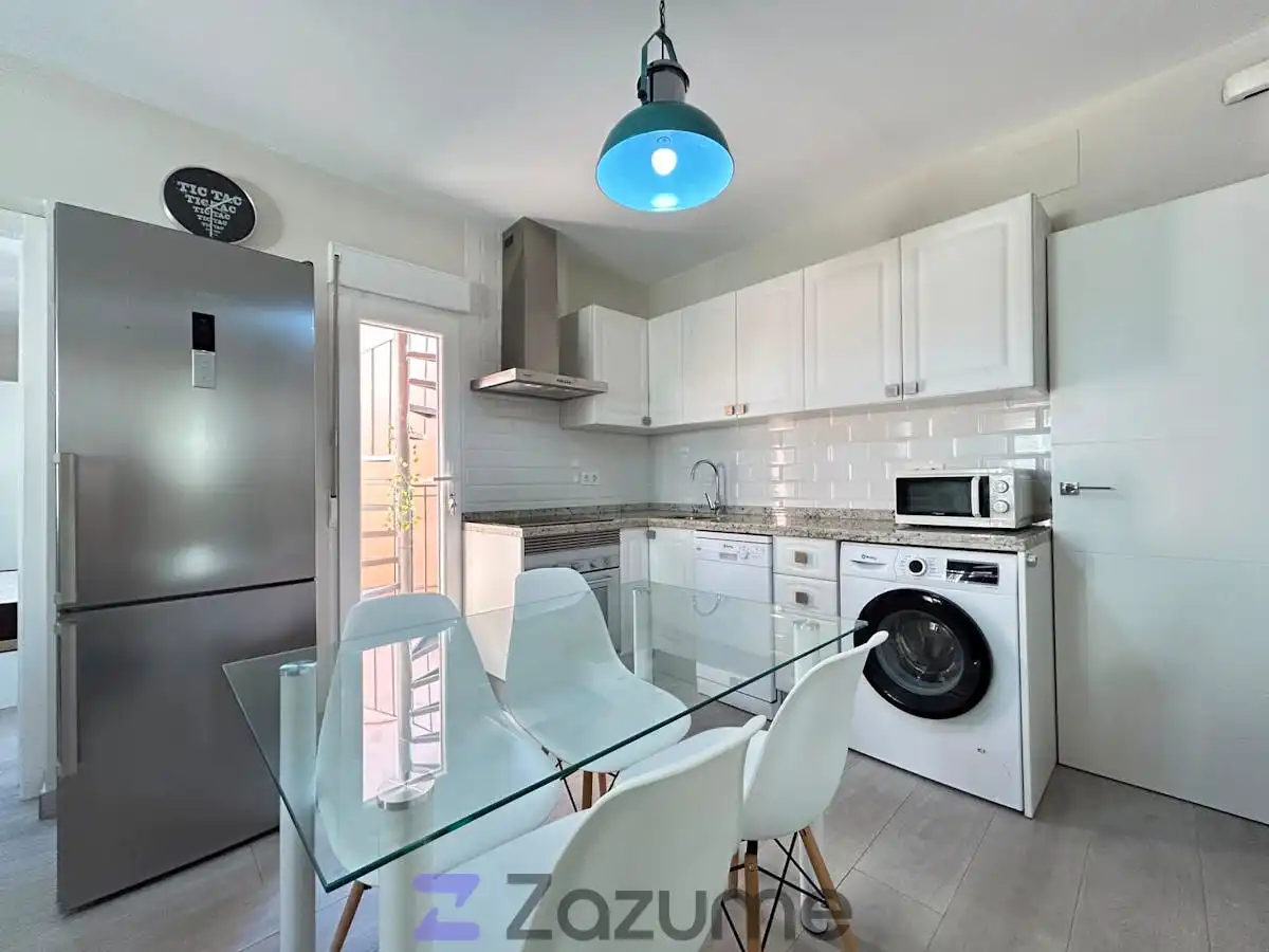 Cocina de Ático de alquiler en Granada con Aire acondicionado, Calefacción y Terraza