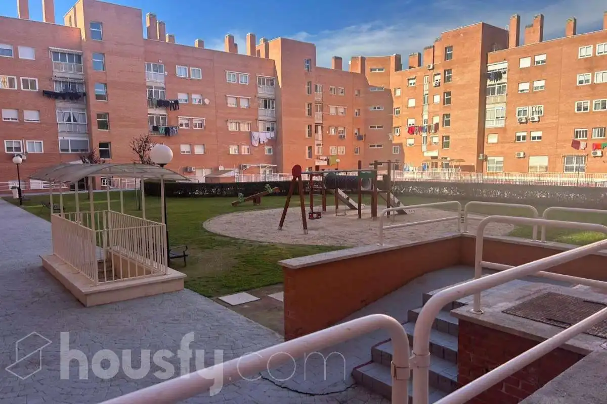 Flat for rent in Calle Río Estenilla, Santa María de Benquerencia