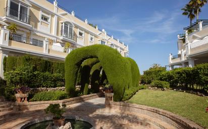 Jardí de Casa o xalet en venda en Marbella amb Aire condicionat, Terrassa i Traster