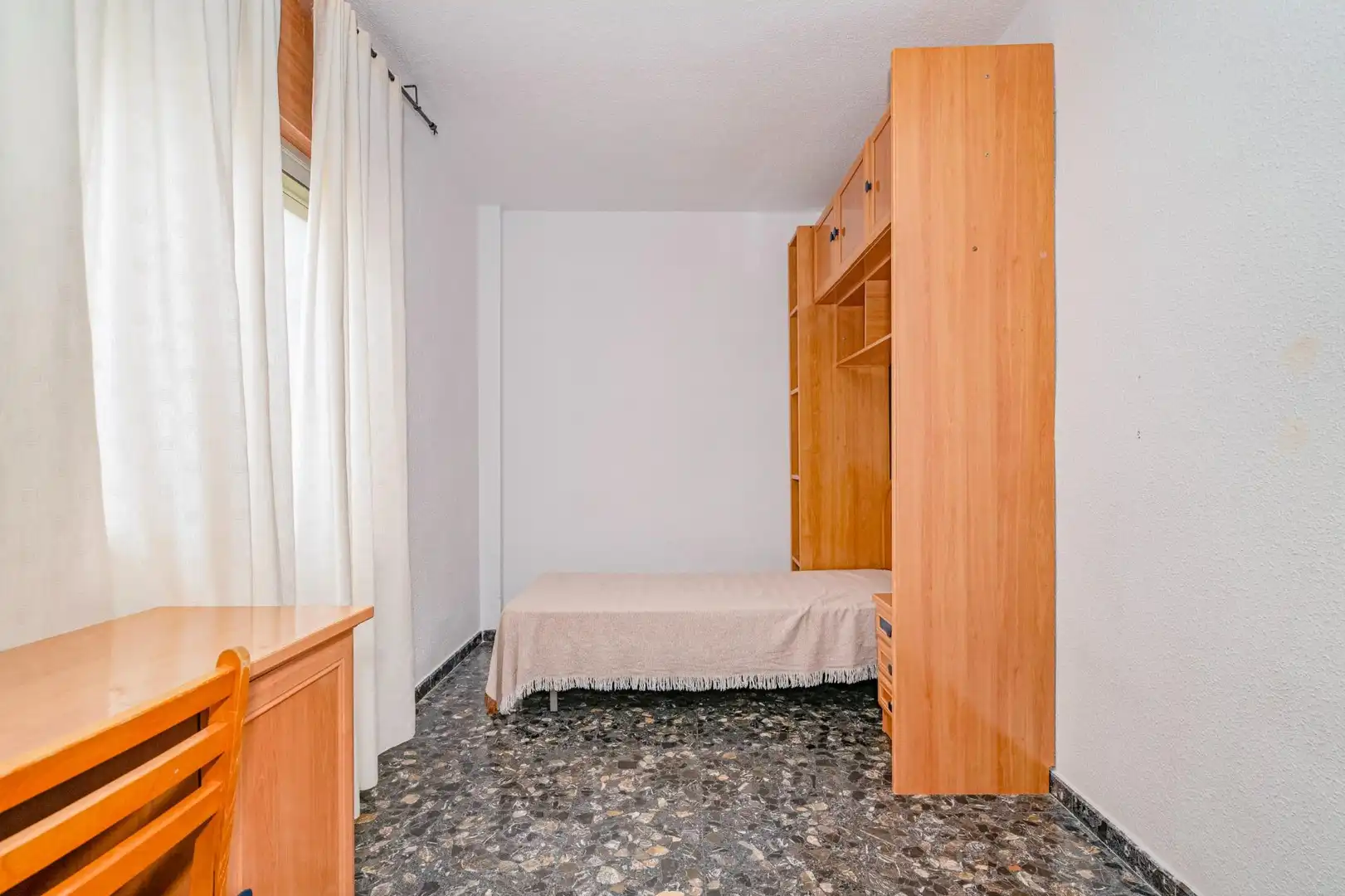Habitación de Piso en venta en Loja con Amueblado y Balcón