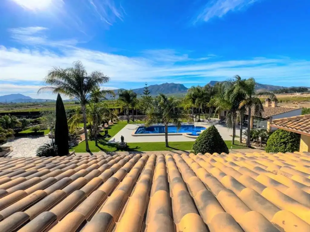 Vista exterior de Casa o xalet en venda en Orihuela amb Aire condicionat, Jardí privat i Traster