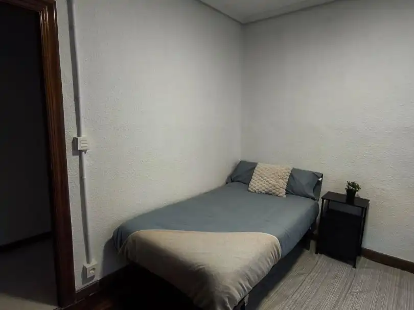 Bedroom of Flat for share in  Logroño  with Heating, Parquet flooring and Furnished