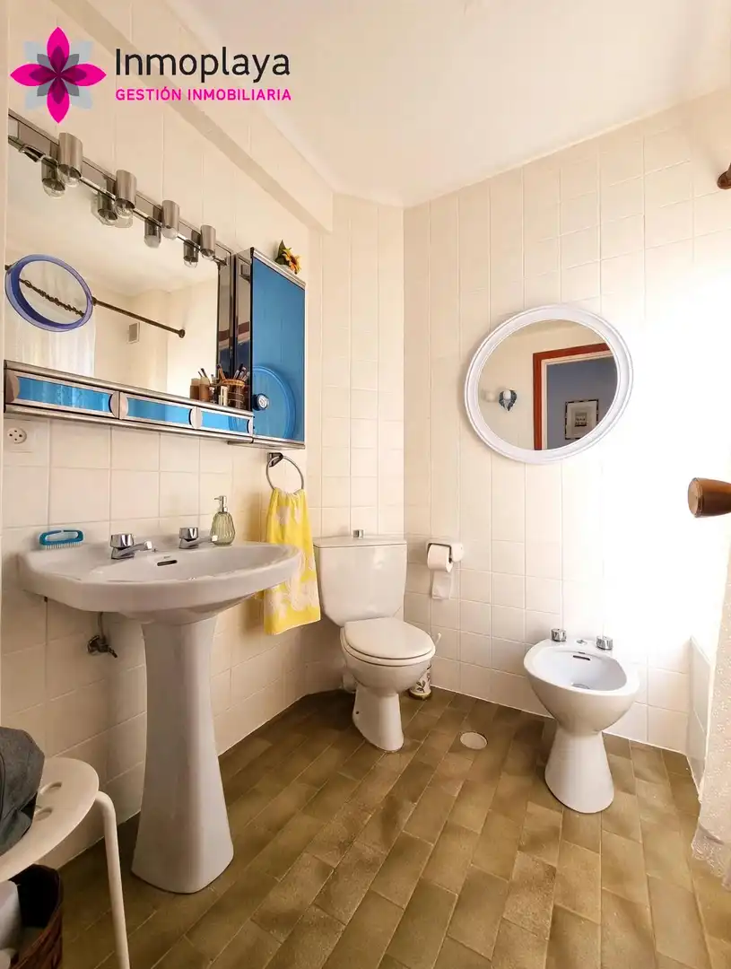 Badezimmer von Dachboden zum Verkauf in Noja mit Terrasse und Möbliert