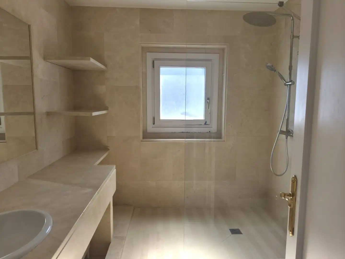 Baño de Casa adosada de alquiler en Sotogrande con Aire acondicionado, Calefacción y Terraza