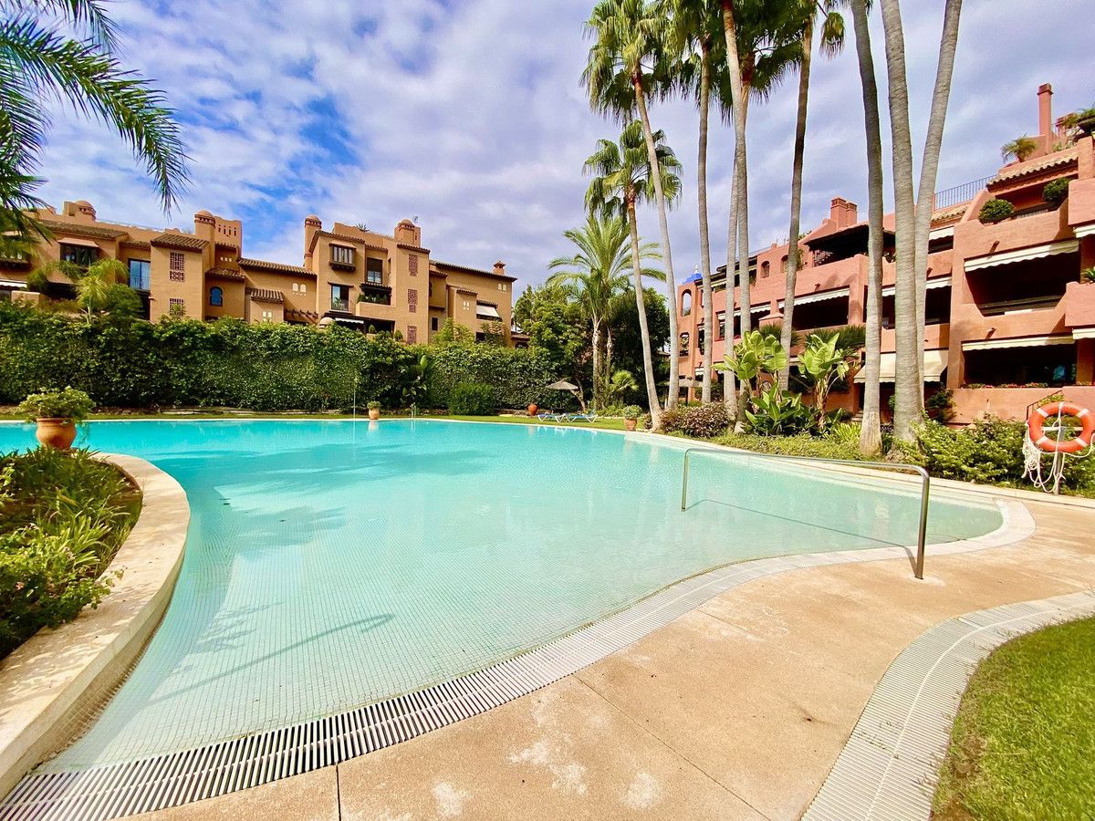 Piscina de Apartament en venda en Estepona amb Aire condicionat, Terrassa i Traster