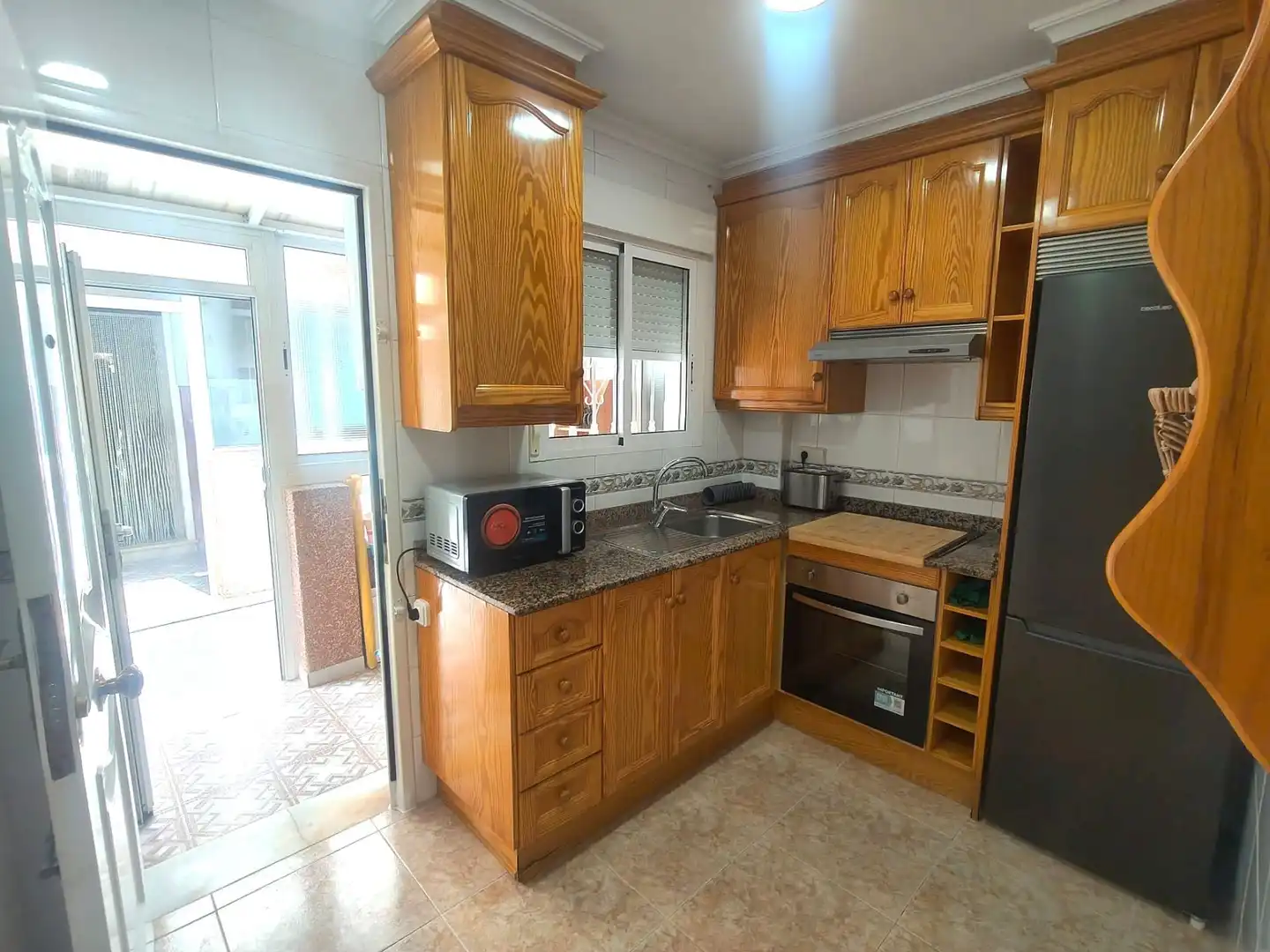 Küche von Maisonette zum Verkauf in Santa Pola mit Klimaanlage, Heizung und Privatgarten