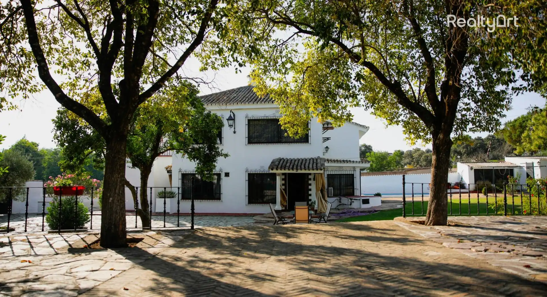 Vista exterior de Casa o xalet en venda en El Castillo de las Guardas amb Aire condicionat, Calefacció i Jardí privat