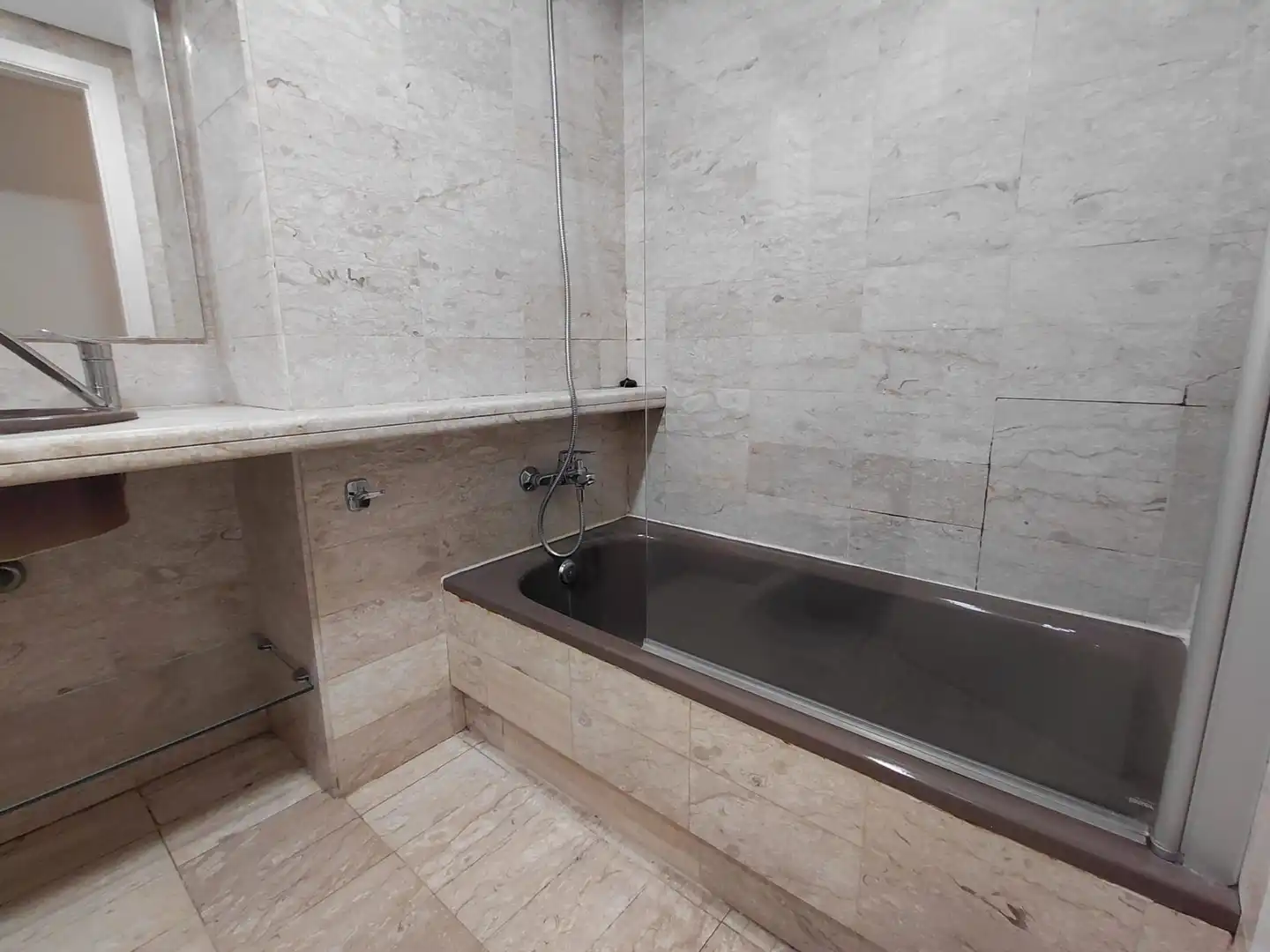 Bathroom of Flat for sale in Girona  with Heating, Terrace and Balcony