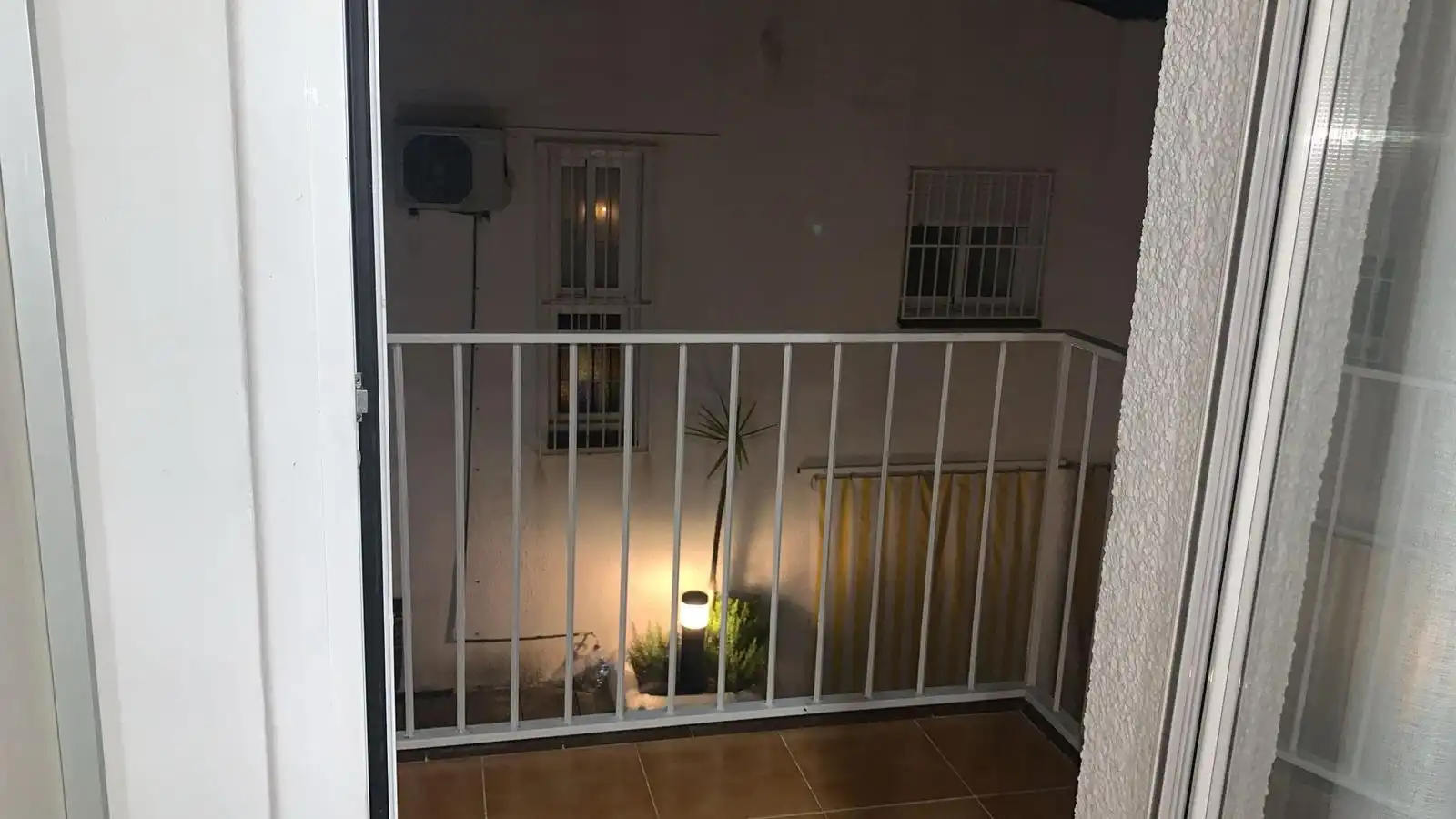 Terrasse von Einfamilien-Reihenhaus zum Verkauf in Cunit mit Klimaanlage, Heizung und Privatgarten