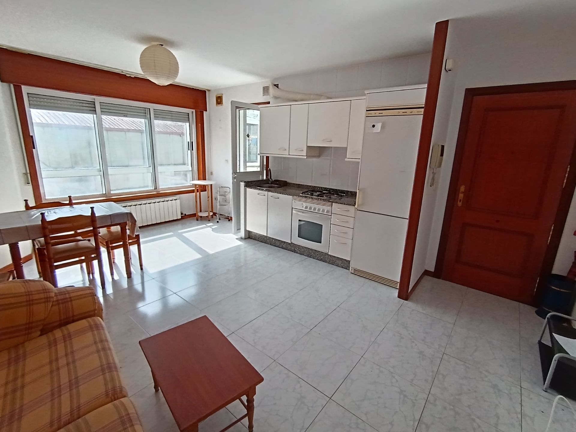 Cuina de Pis en venda en Pontevedra Capital  amb Calefacció, Parquet i Moblat