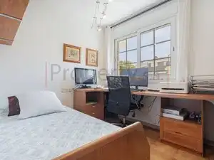 Habitación de Casa adosada en venta en Sant Cugat del Vallès con Aire acondicionado, Calefacción y Jardín privado