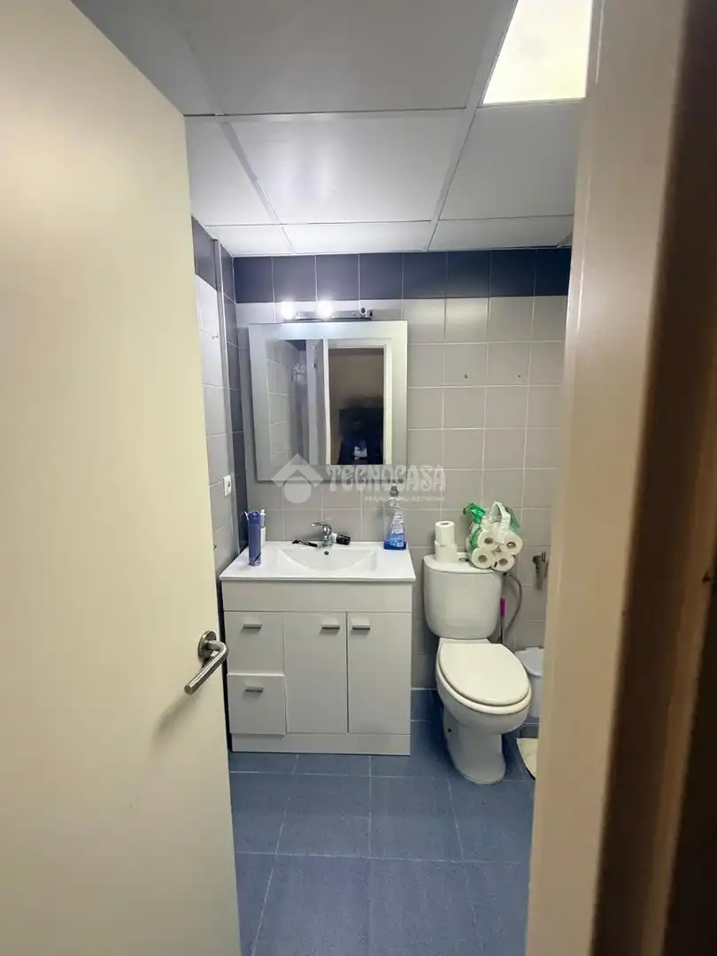 Bathroom of Flat for sale in Sevilla  with Air Conditioner