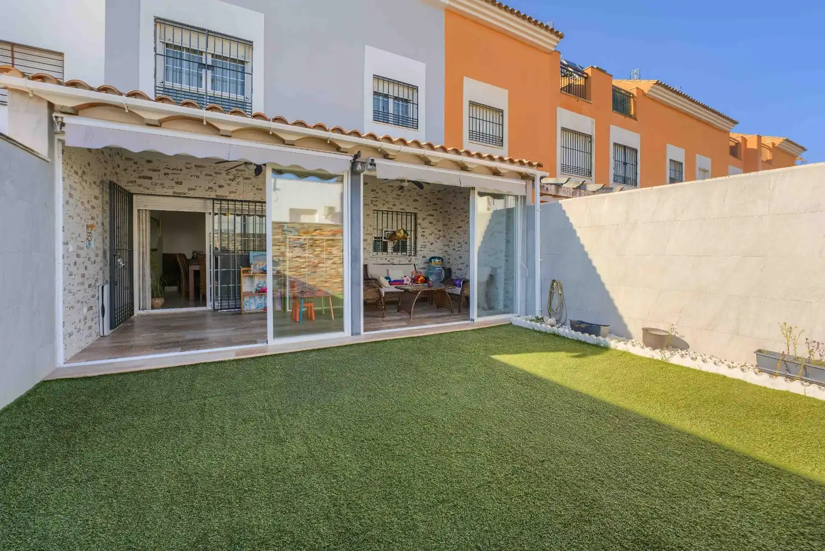 Jardín de Casa adosada en venta en Bormujos con Aire acondicionado, Jardín privado y Terraza