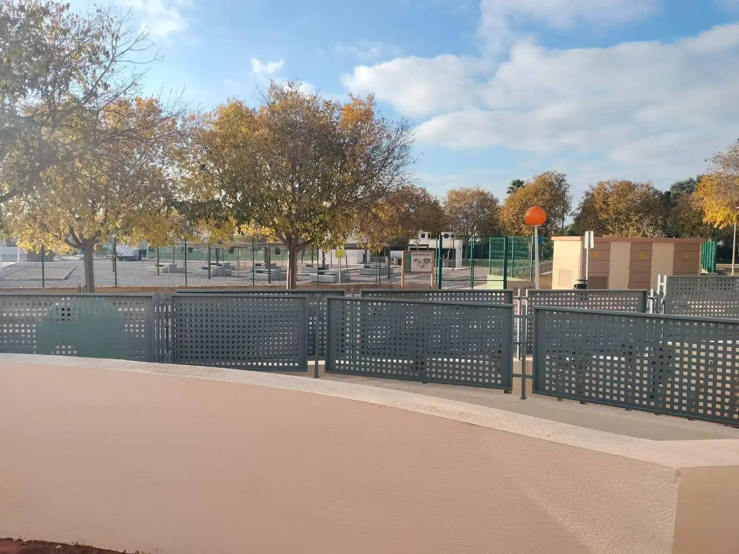 Vista exterior de Apartament en venda en Alcalà de Xivert amb Aire condicionat, Jardí privat i Terrassa