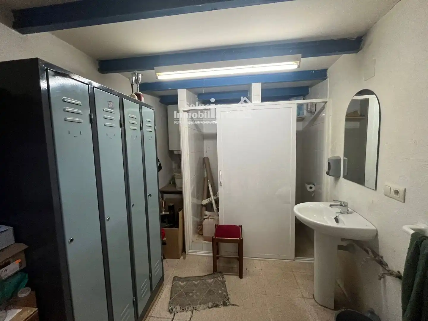 Badezimmer von Fabrikhallen zum Verkauf in Salamanca