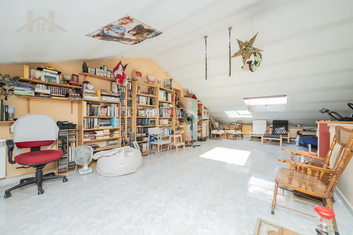 Casa aparellada amb terrassa en venda a Calle Sierra de Gredos 64, imagen 40