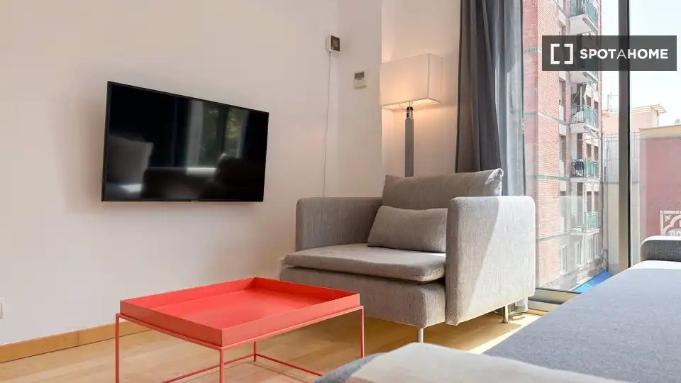 Flat with terrace to rent in Sant Martí, imagen 4