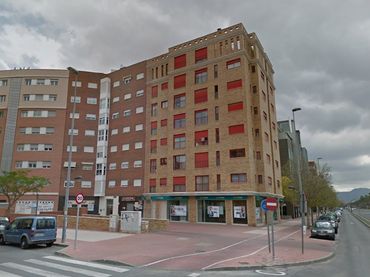 Motorradstellplatz mit Aufzug zur Miete in Avenida Juan Carlos I 84