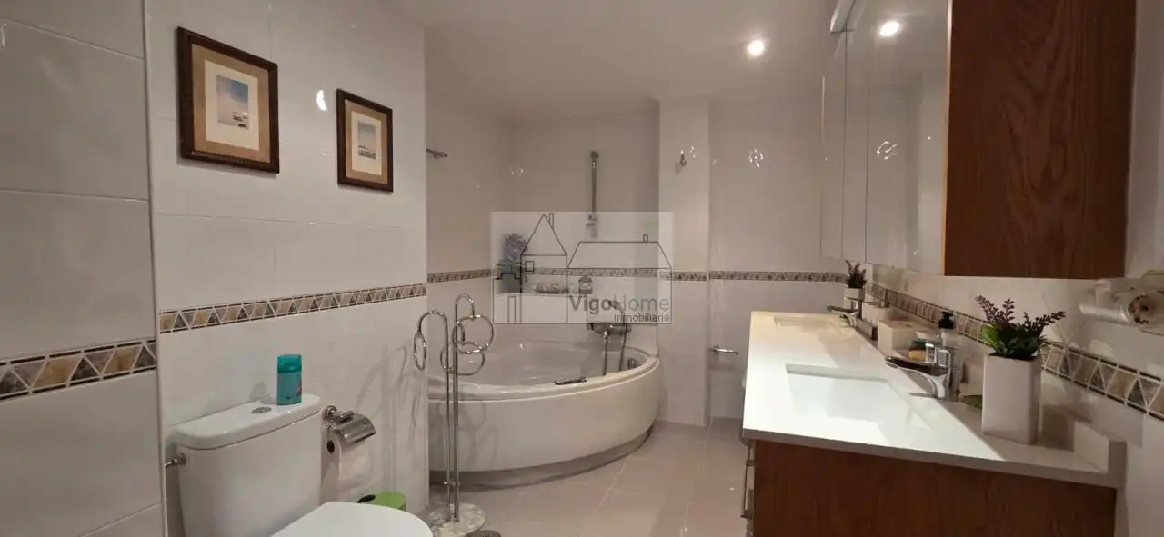 Bathroom of Duplexes for rent in Vigo   with Heating, Parquet flooring and Terrace