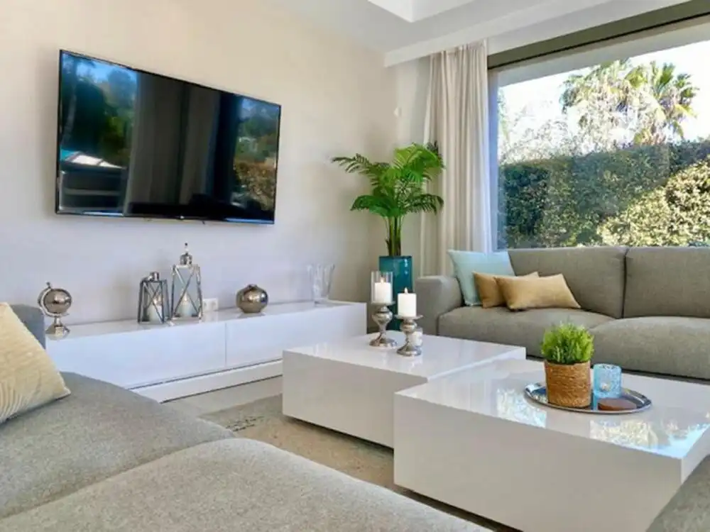 Sala d'estar de Casa o xalet de lloguer en Estepona amb Aire condicionat, Jardí privat i Terrassa