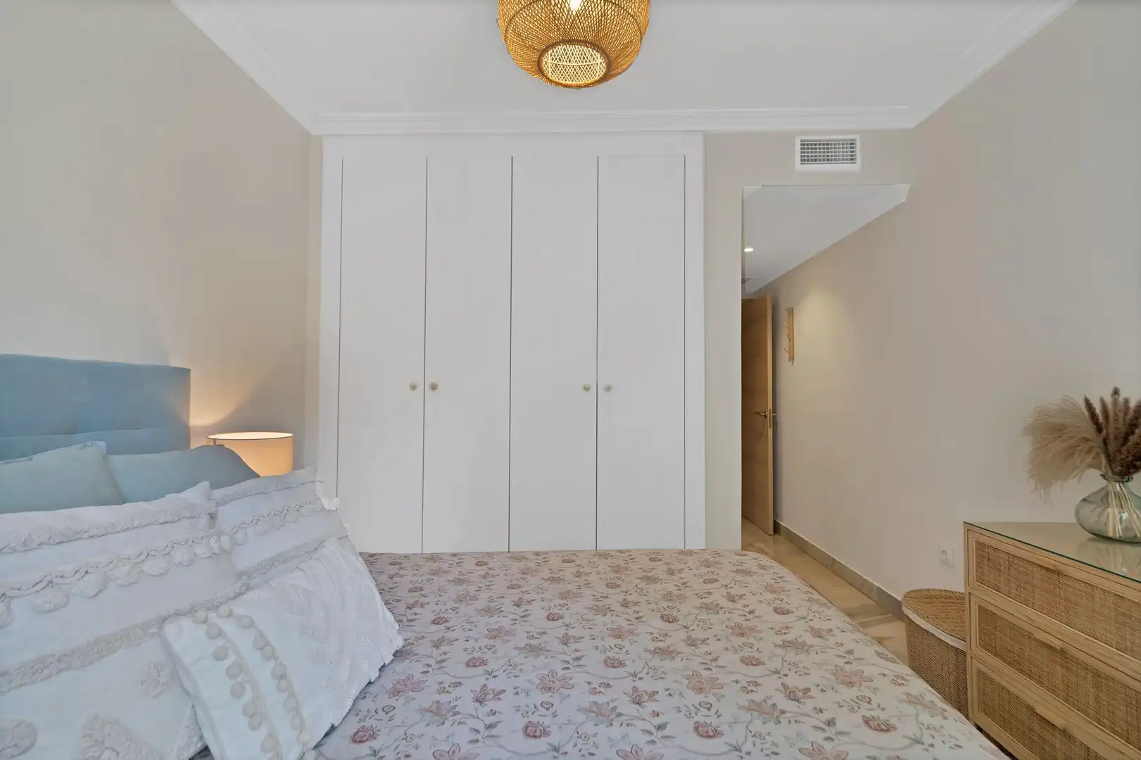 Habitación de Apartamento en venta en Marbella con Aire acondicionado, Calefacción y Jardín privado