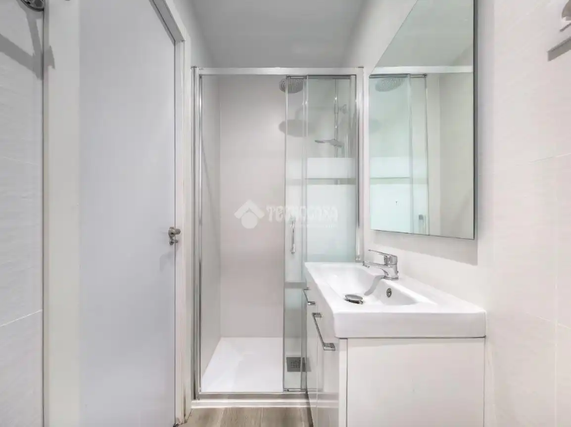 Badezimmer von Wohnung zum Verkauf in Madrid mit Klimaanlage und Heizung