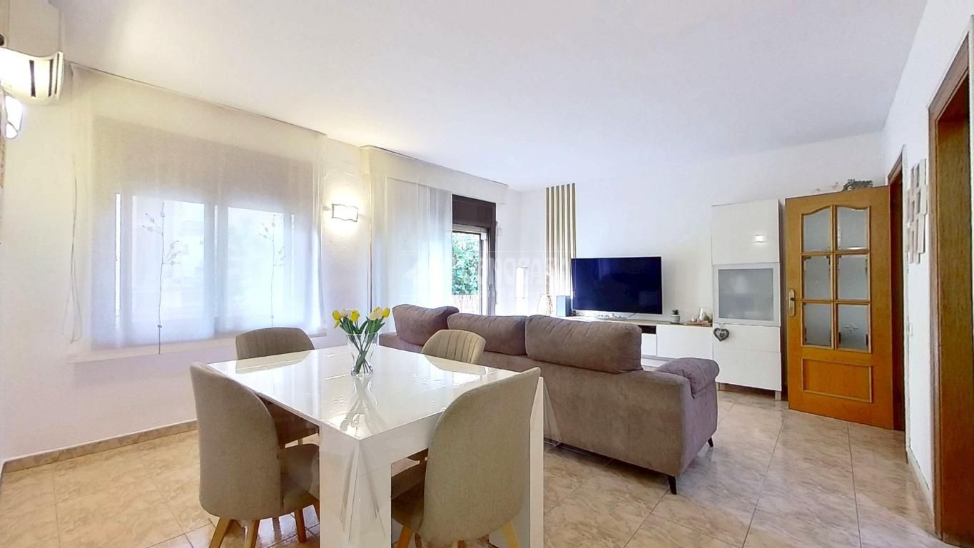 Living room of Flat for sale in Barberà del Vallès  with Balcony