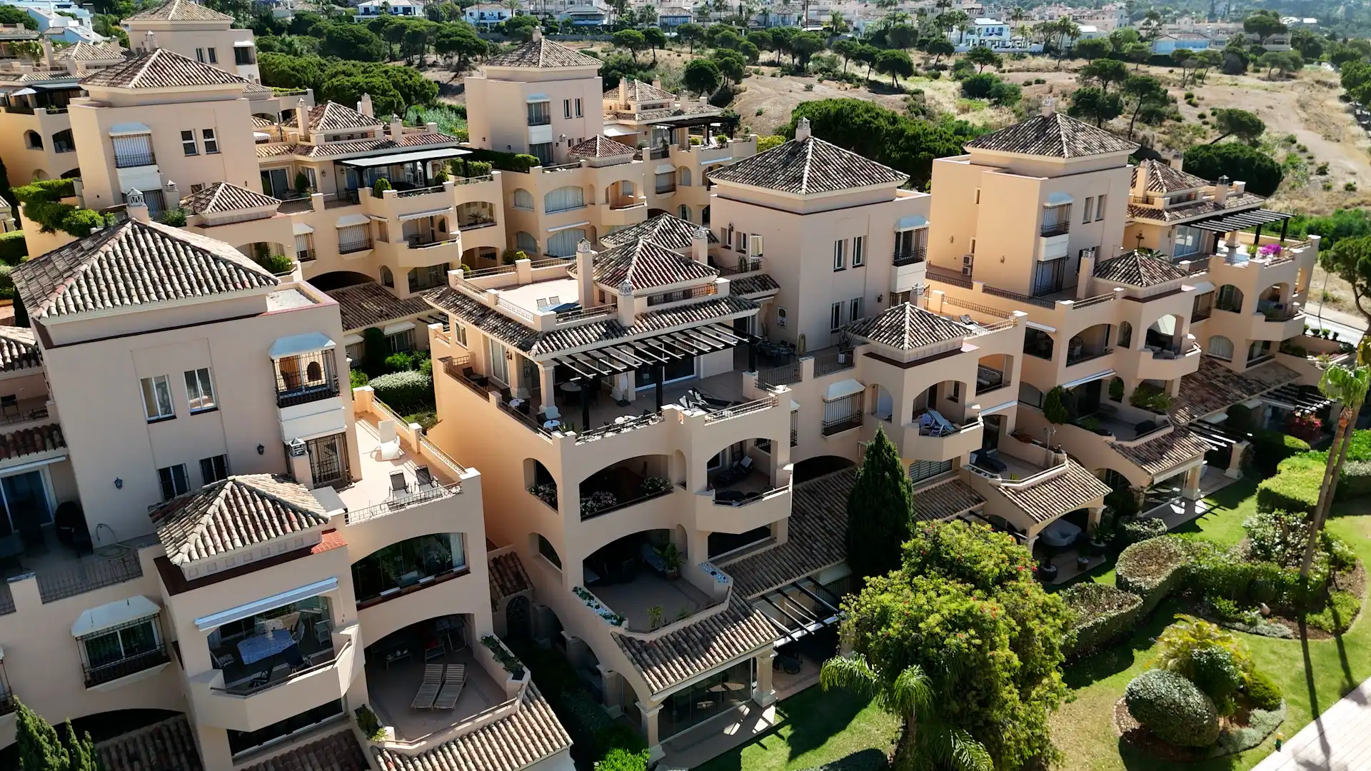 Vista exterior de Àtic en venda en Marbella amb Aire condicionat, Calefacció i Terrassa