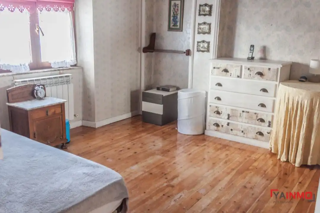 Dormitori de Casa adosada en venda en Vitoria - Gasteiz amb Calefacció i Jardí privat