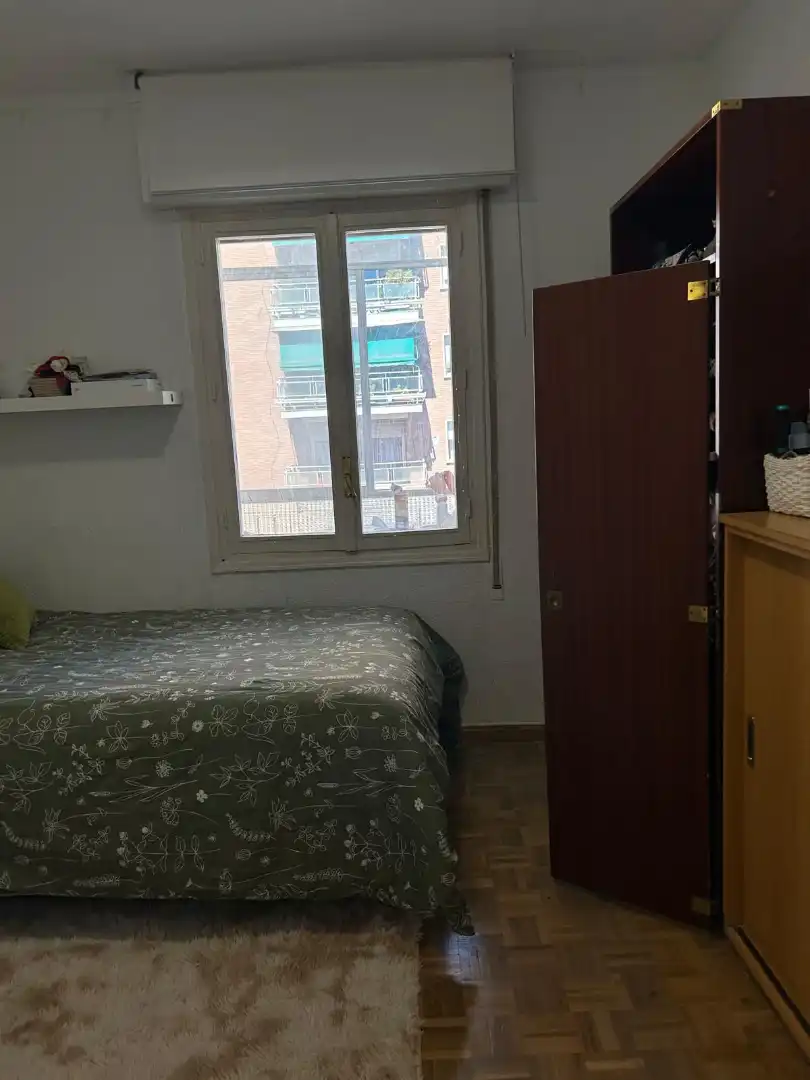 Schlafzimmer von Wohnung zur Miete in Madrid mit Heizung, Parkett und Möbliert