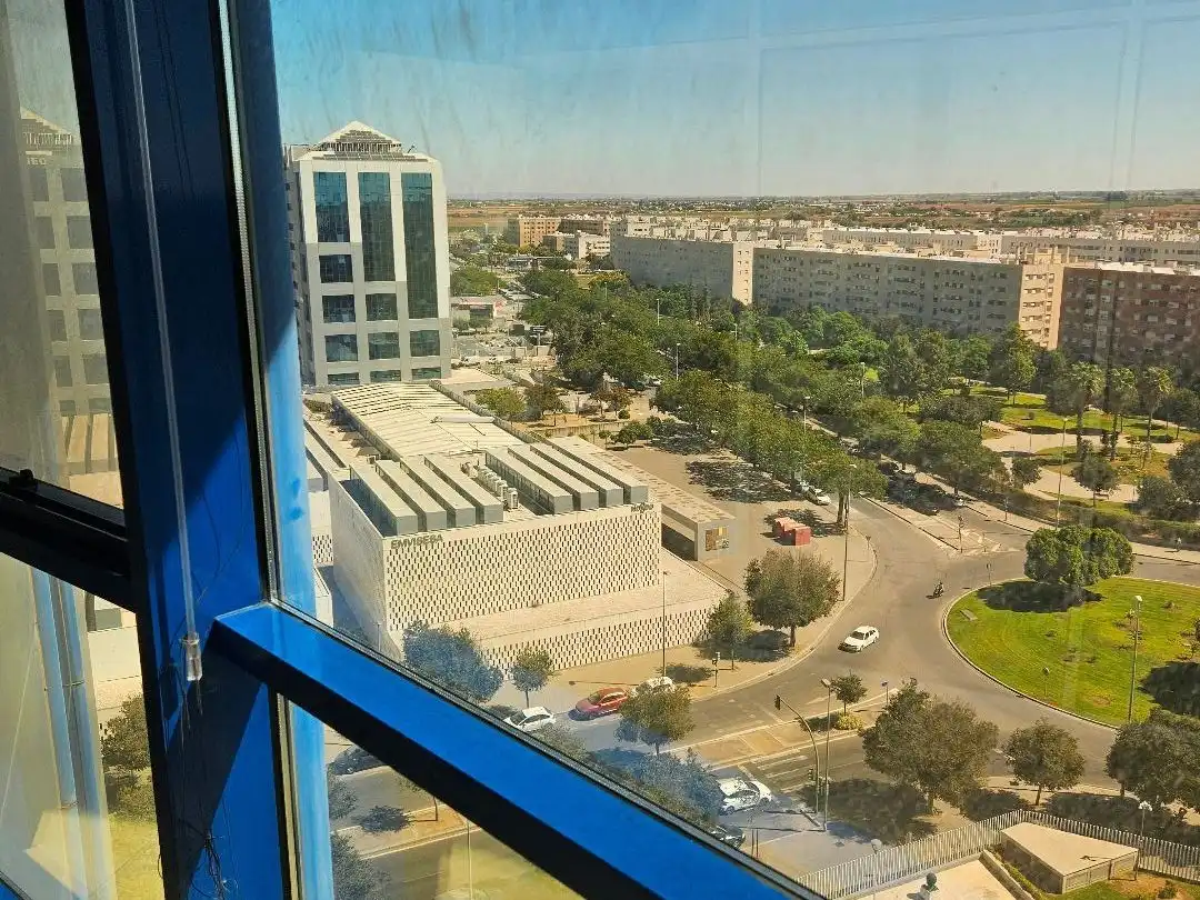 Außenansicht von Büro zur Miete in Sevilla mit Klimaanlage, Heizung und Möbliert