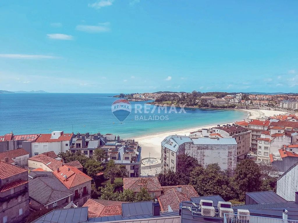 Vista exterior de Àtic en venda en Sanxenxo amb Calefacció i Terrassa