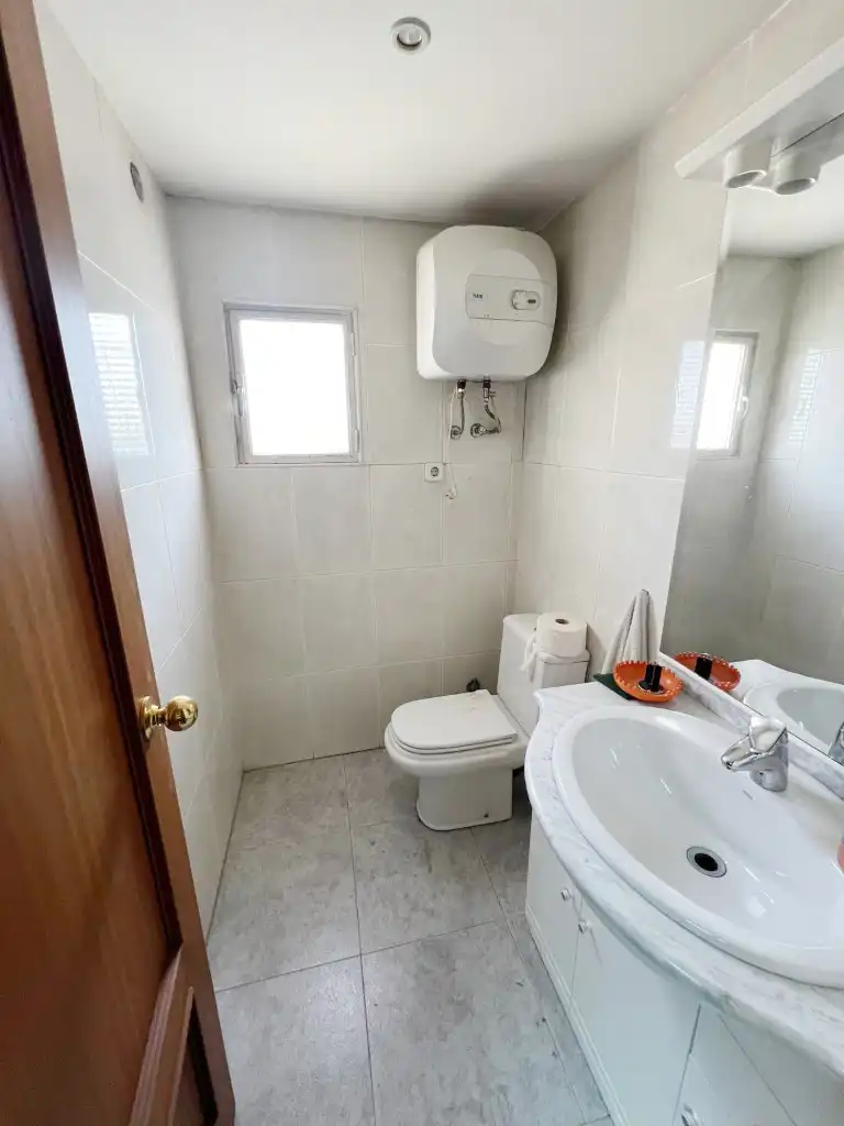 Baño de Nave industrial de alquiler en Torrejón de Ardoz con Calefacción