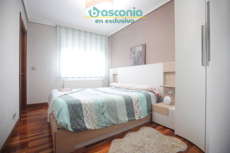 Bedroom of Flat for sale in Etxebarri  with Heating, Storage room and Furnished