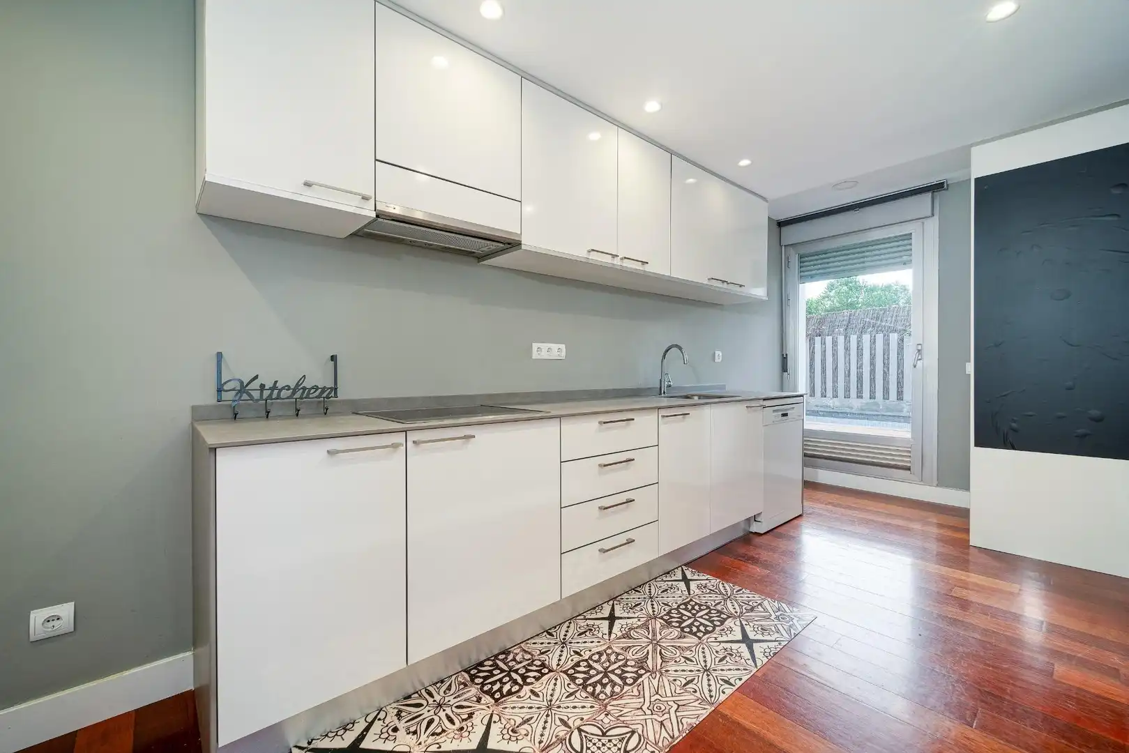 Cocina de Planta baja de alquiler en Majadahonda con Aire acondicionado, Calefacción y Jardín privado