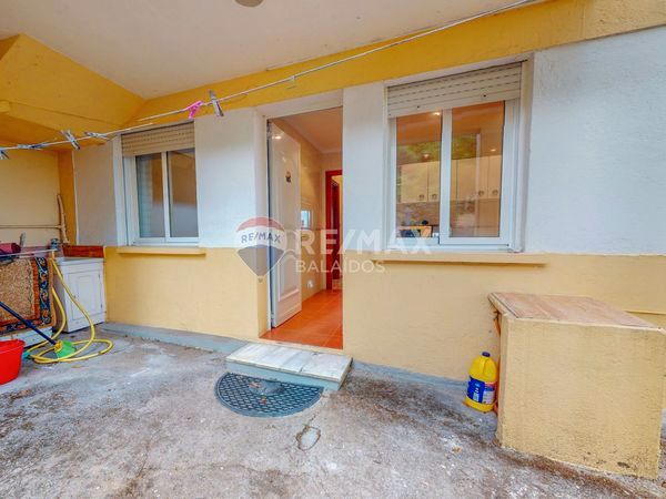 Vista exterior de Casa o xalet en venda en Vigo  amb Calefacció, Jardí privat i Traster
