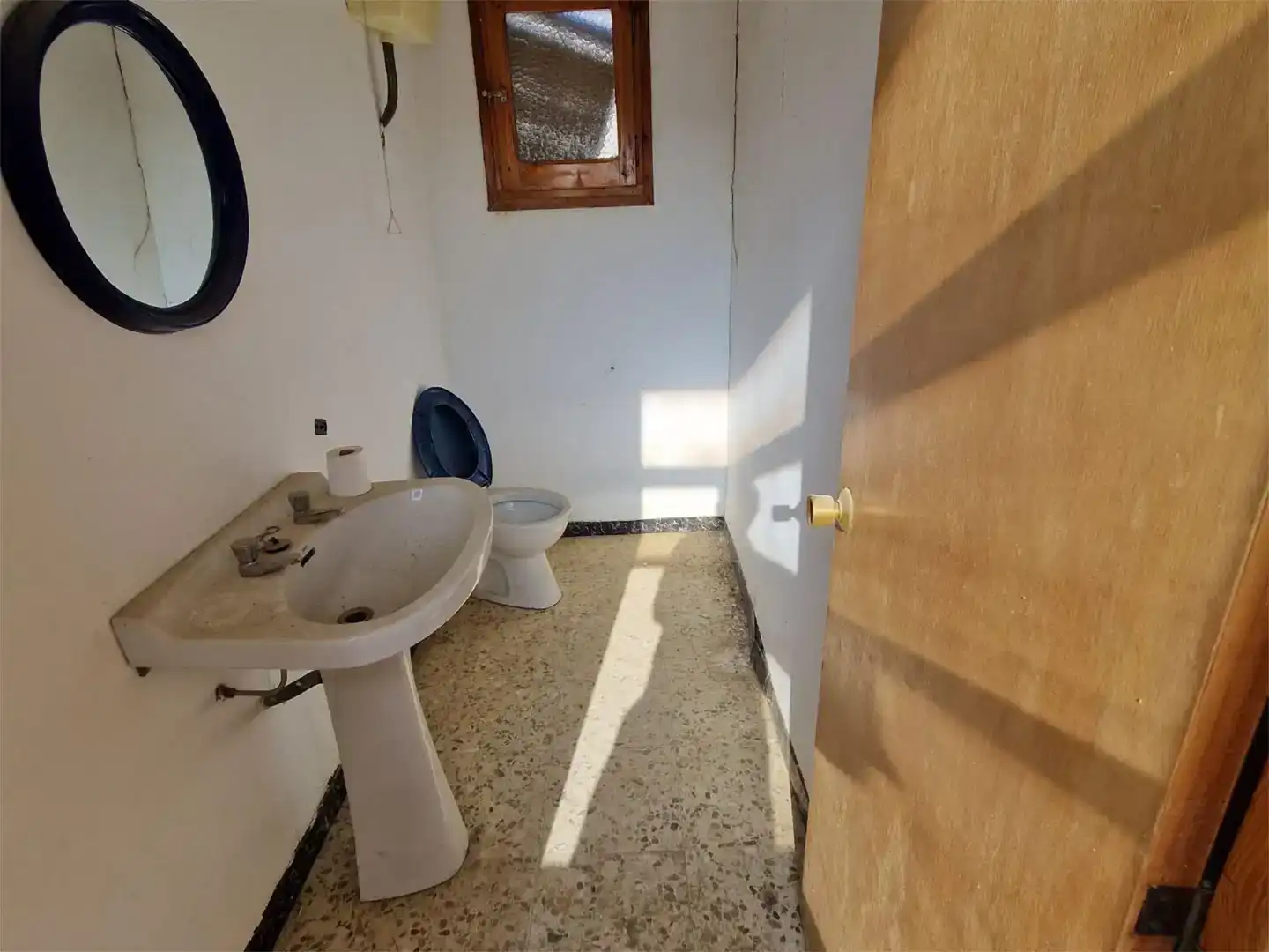 Bathroom of Flat for sale in Luna