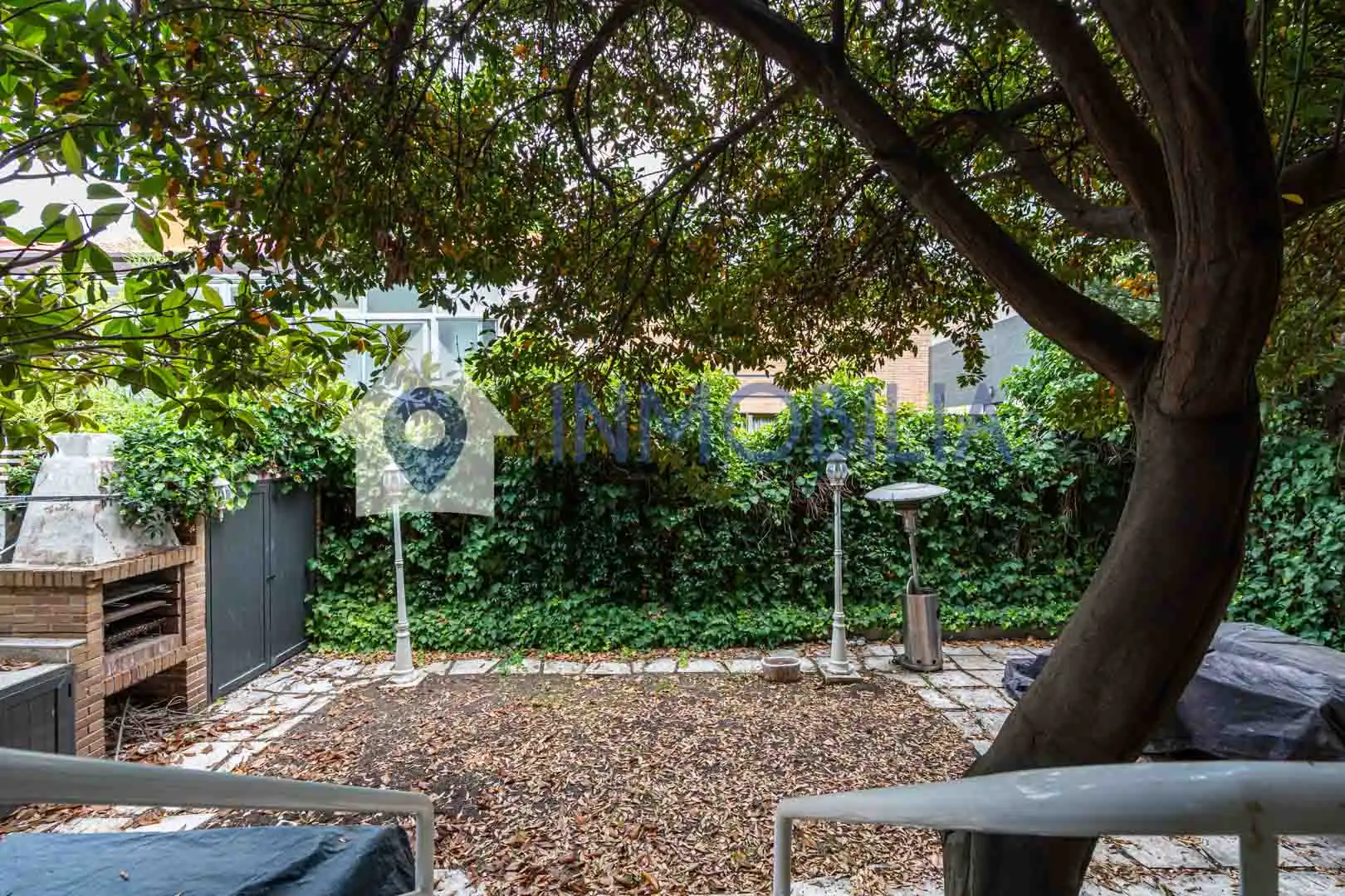 Jardín de Casa adosada en venta en Madrid con Aire acondicionado, Calefacción y Jardín privado