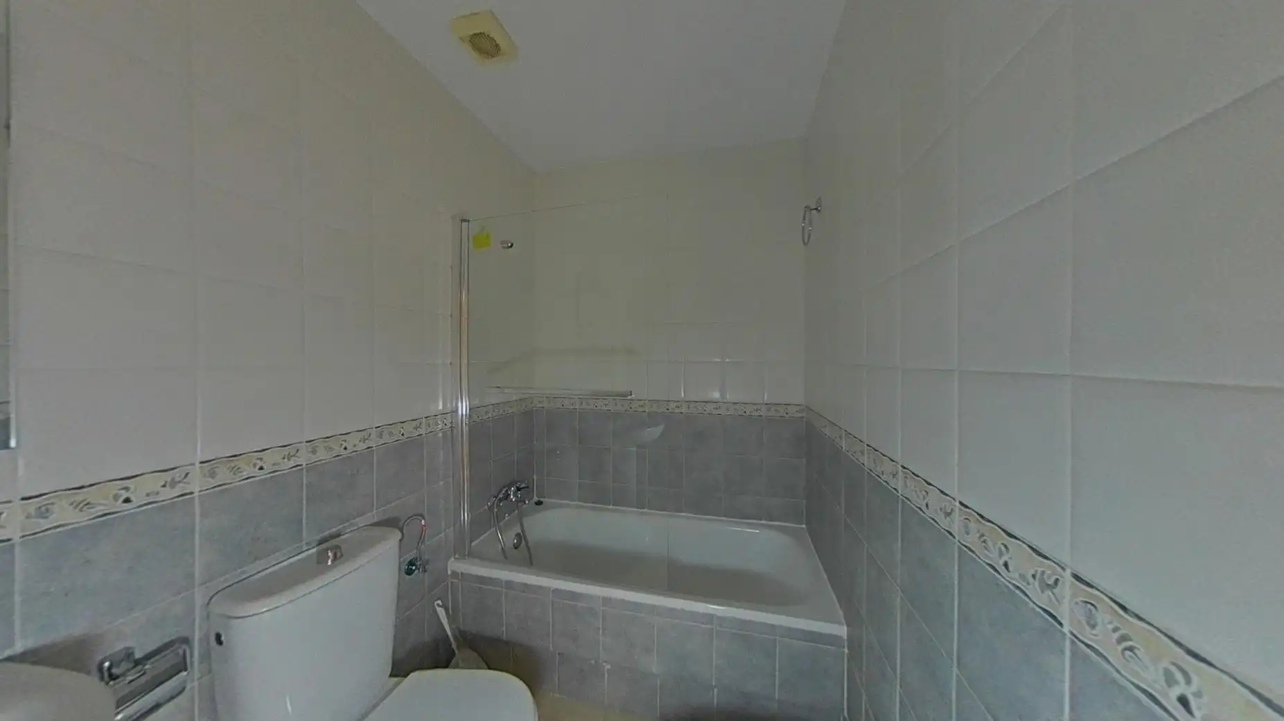 Baño de Piso en venta en Torrevieja con Piscina